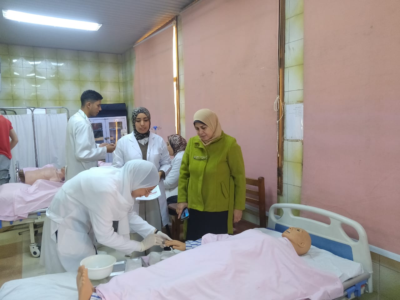 عميد تمريض طنطا في جولة تفقدية لمتابعة سير الامتحانات العملية والامتحانات الالكترونية